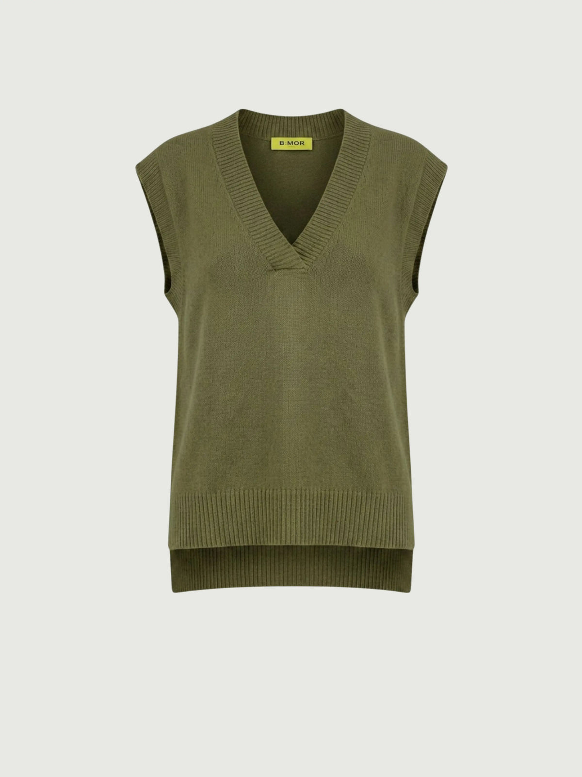 Vista frontale gilet over color oliva con scollo a V taglio asimmetrico
