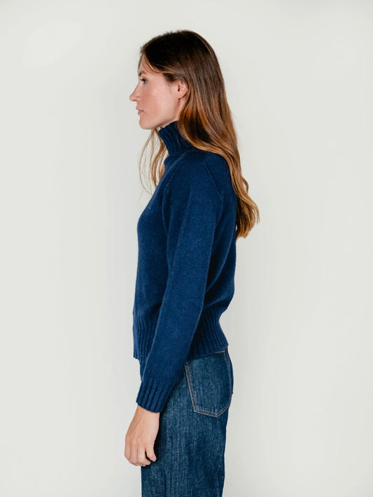IWO TURTLENECK SWEATER | BLUEBERRY