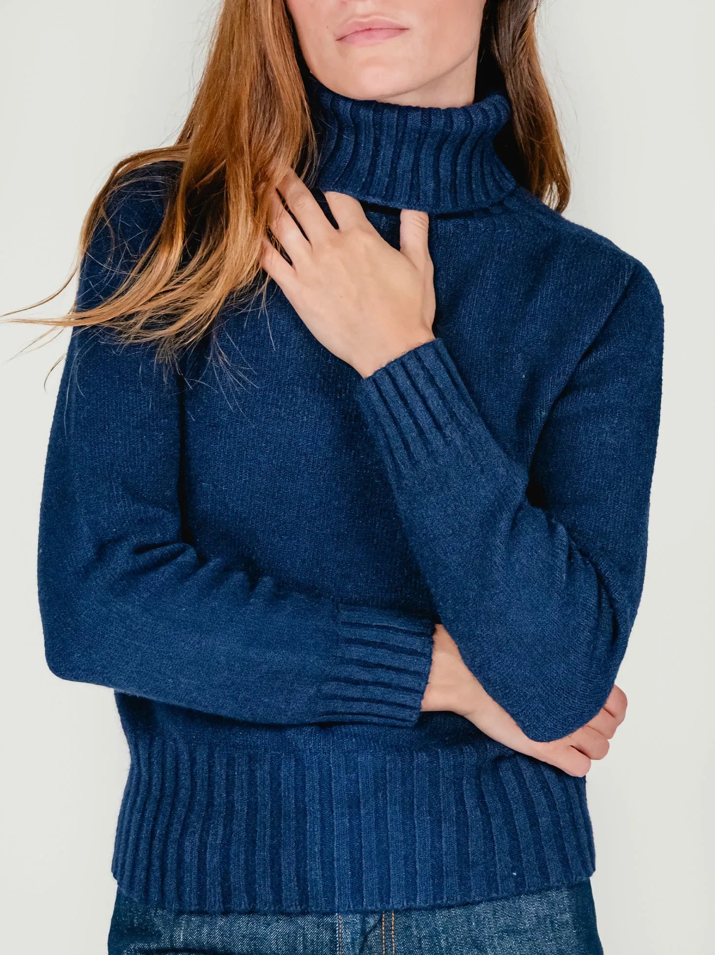 IWO TURTLENECK SWEATER | BLUEBERRY
