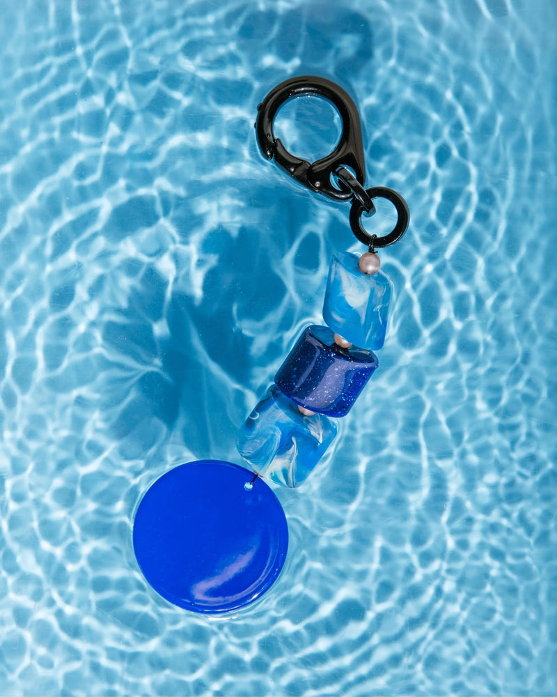 portachiavi in resina perline bluette in acqua