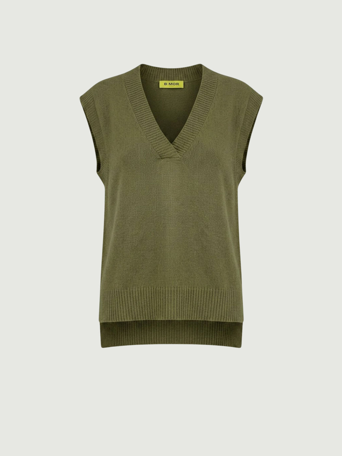 Vista frontale gilet over color oliva con scollo a V taglio asimmetrico
