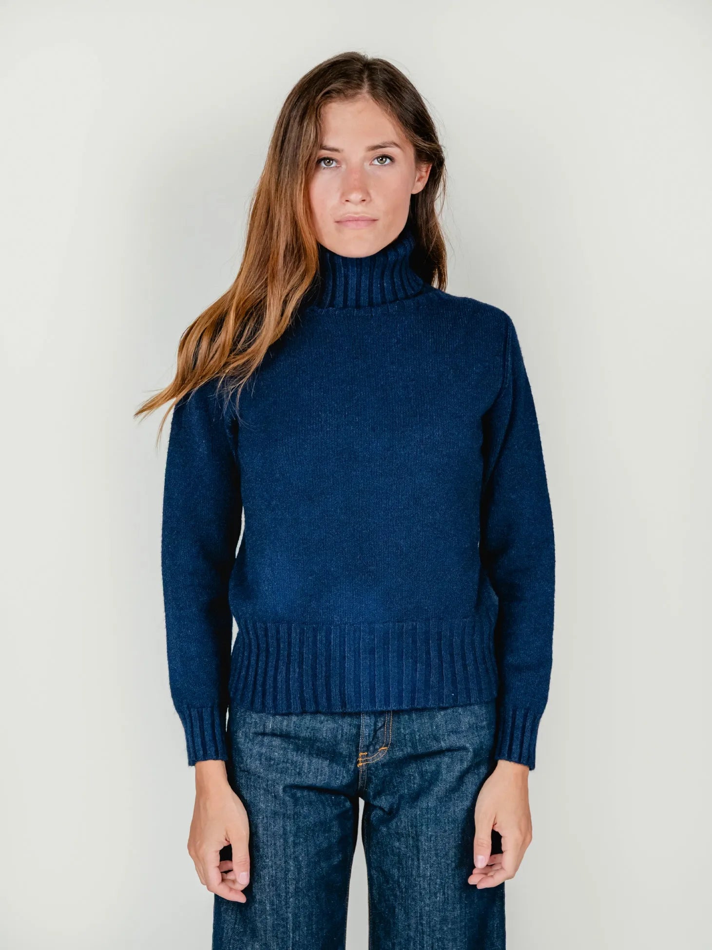 IWO TURTLENECK SWEATER | BLUEBERRY