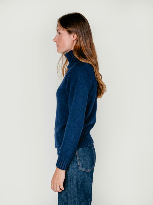 IWO TURTLENECK SWEATER | BLUEBERRY