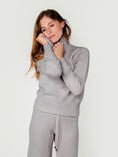 Load image into Gallery viewer, IWO TURTLENECK SWEATER | MOCHA
