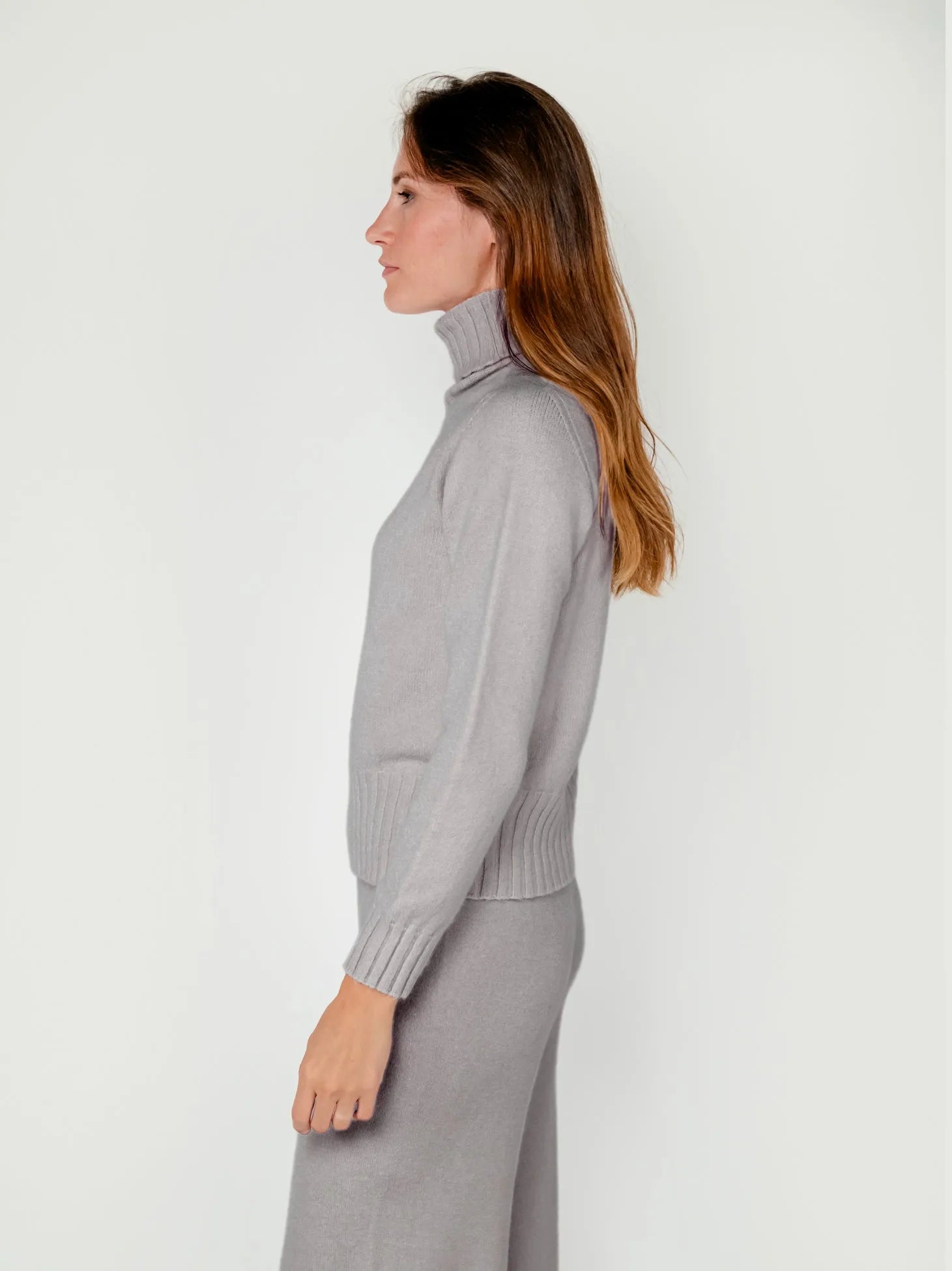 IWO TURTLENECK SWEATER | MOCHA