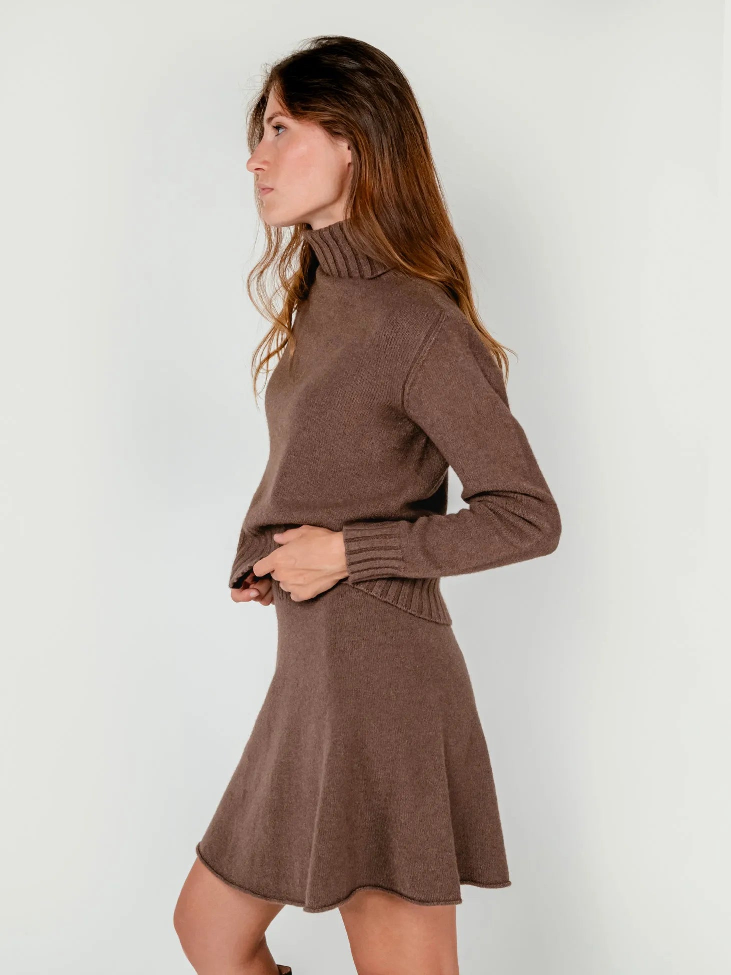 IWO TURTLENECK SWEATER | MOCHA