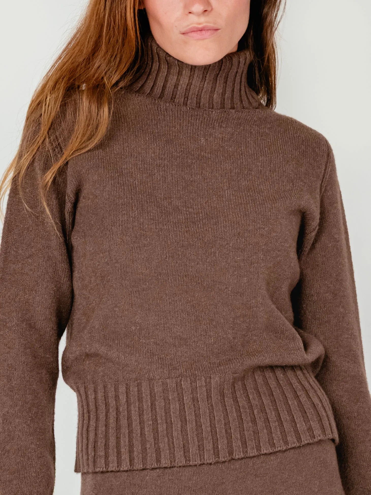 IWO TURTLENECK SWEATER | MOCHA