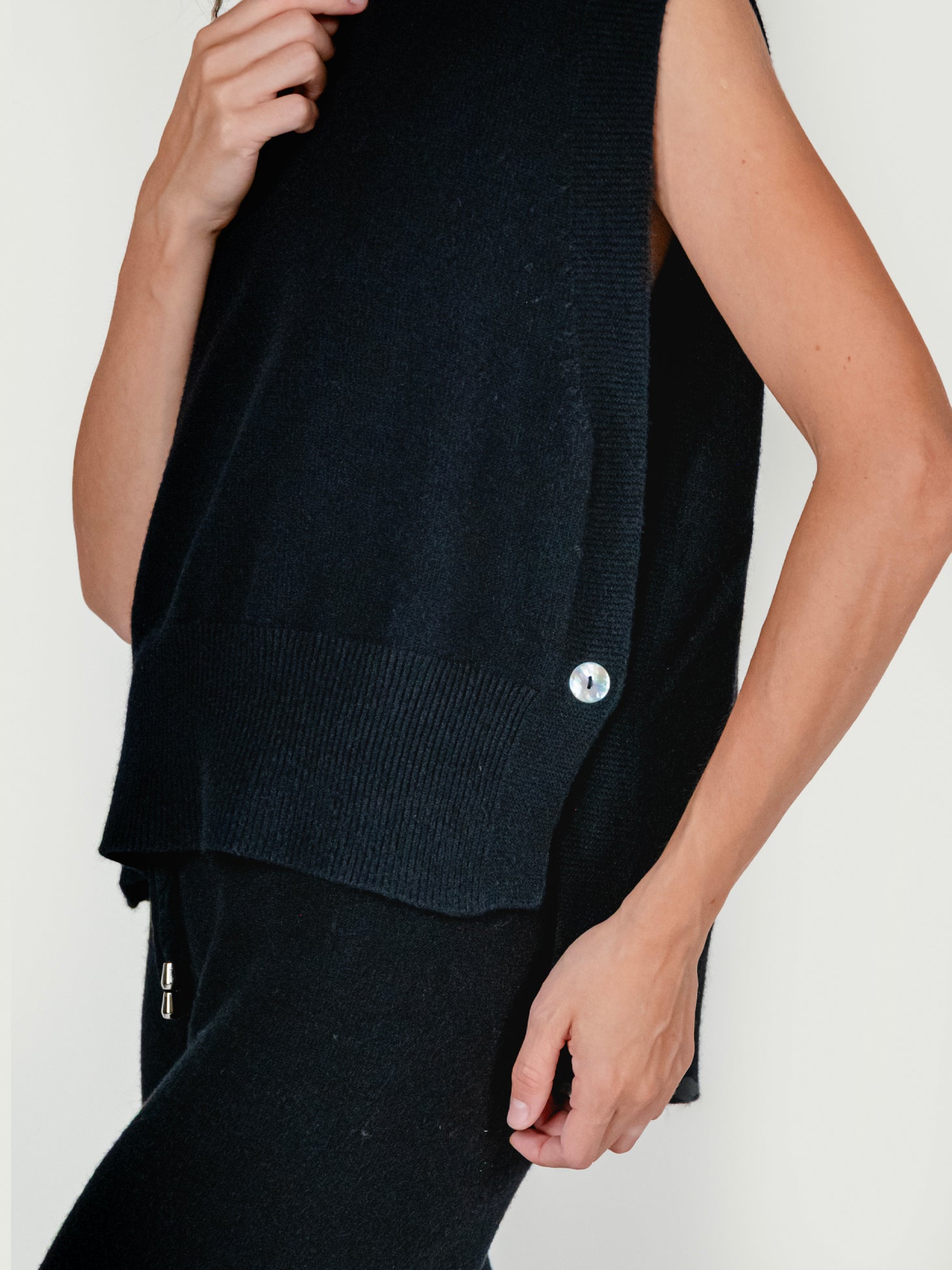 GIO VEST | LICORICE