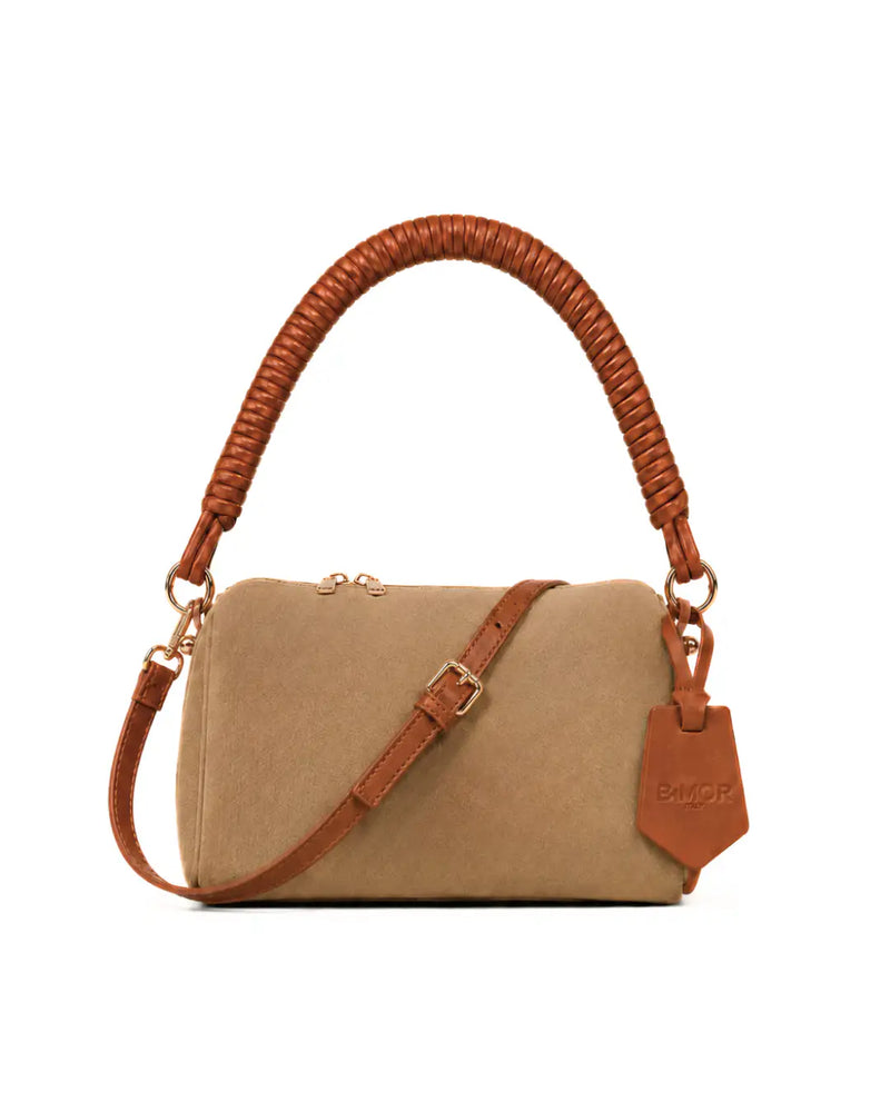 vista frontale borsa a spalla in camoscio beige con manico in pelle marrone