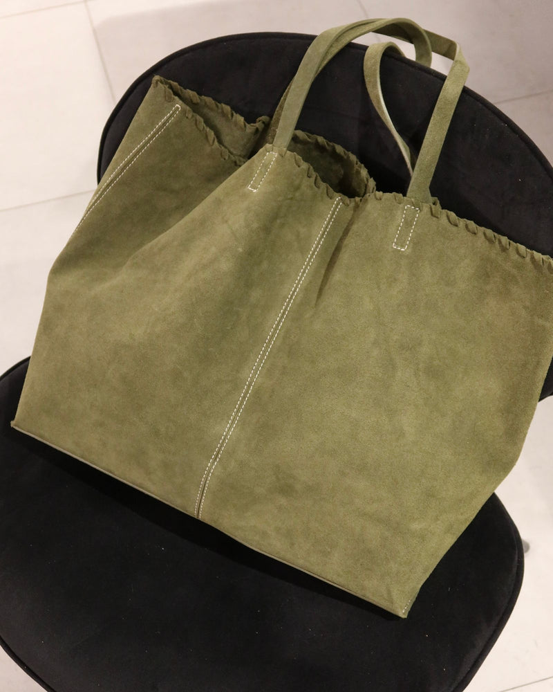 SOFTIE | MOSS - shopper extra large in camoscio verde muschio, dal vivo