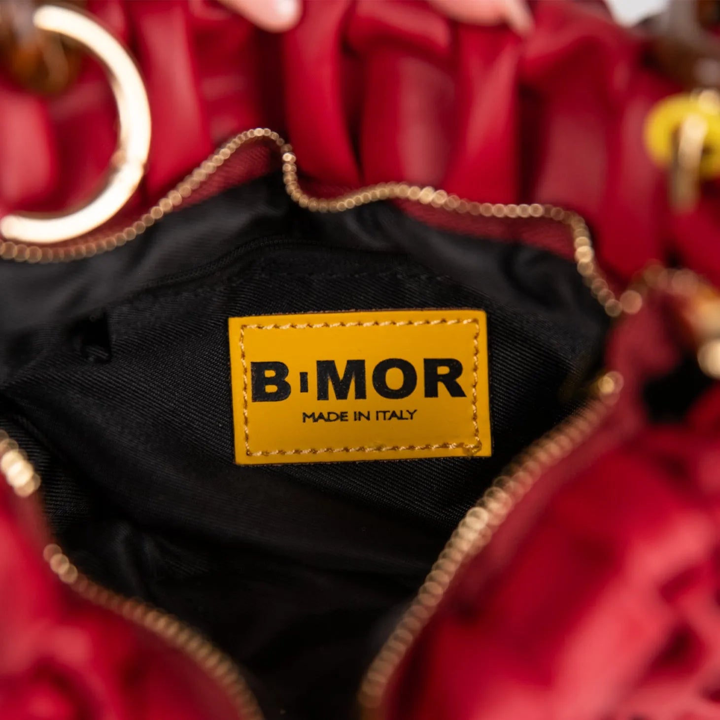 CURLY | RED LIPSTICK