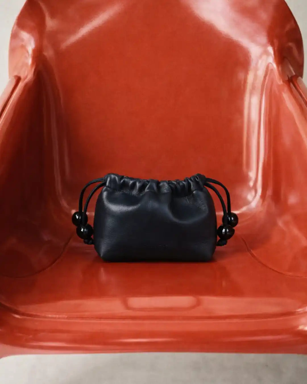 BONBON | TOTAL BLACK