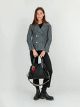 Carica l'immagine nel visualizzatore della galleria, CARRY | TOTAL BLACK
